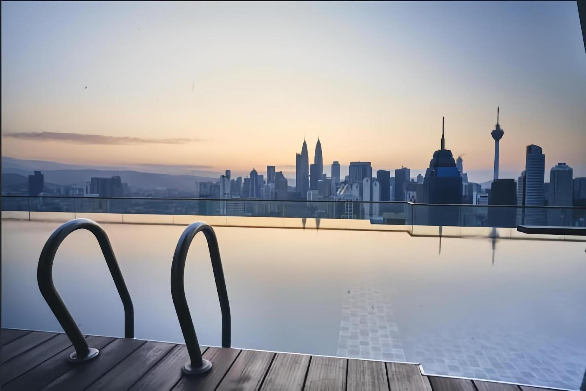 Regalia Exclusive Hostel Kuala Lumpur Esterno foto