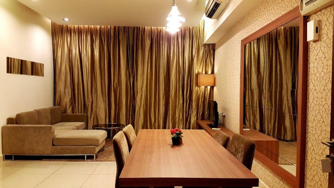 Regalia Exclusive Hostel Kuala Lumpur Esterno foto
